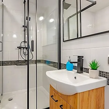 Time Apartment,parking,wi-fi מלון דירות לודז'