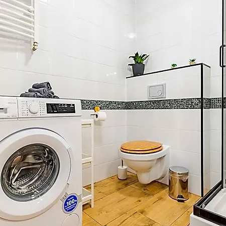 Time Apartment,parking,wi-fi מלון דירות