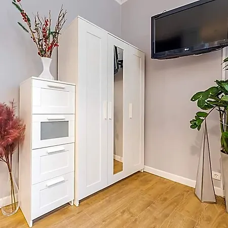 Time Apartment,parking,wi-fi מלון דירות 3*